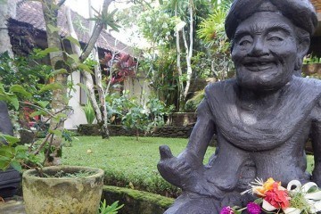 smiling-statue-bali.jpg