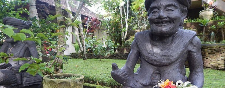 smiling-statue-bali.jpg